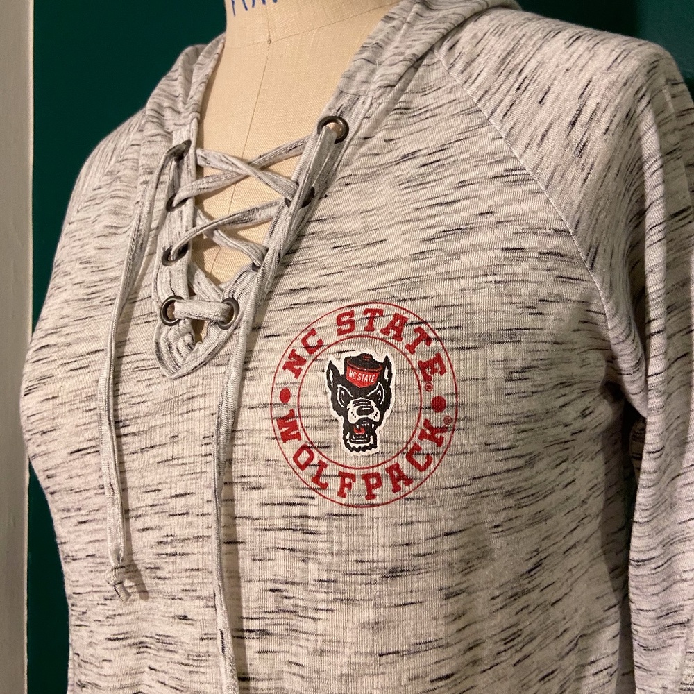 Long sleeved Wolfpack t-shirt with hoodie